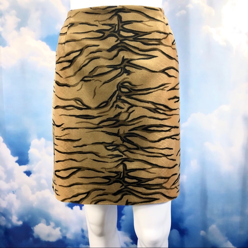SOLD ‼️ Animal Print Faux Fur Skirt Tiger Stripe